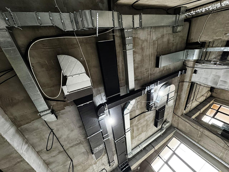 Монтаж воздуховодов в&nbsp;новостройке с&nbsp;панорамным видом, Алматы