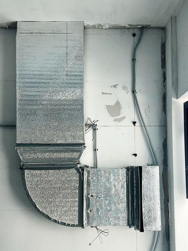 Отвод воздуховода с&nbsp;изоляцией у&nbsp;стены, Алматы