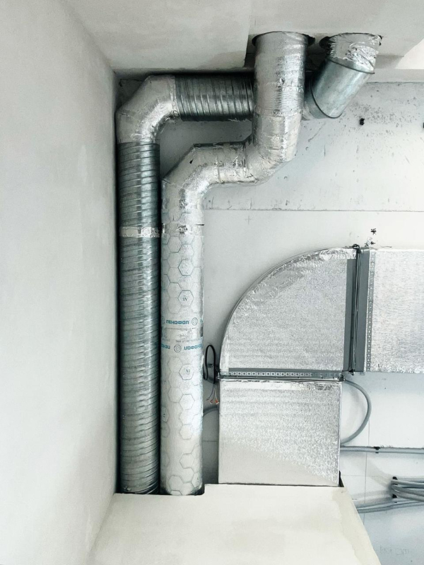 Гибкие воздуховоды в&nbsp;нише клиники, Алматы