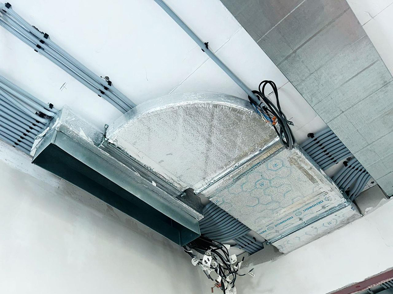 Отвод воздуховода с&nbsp;изоляцией в&nbsp;клинике, Алматы