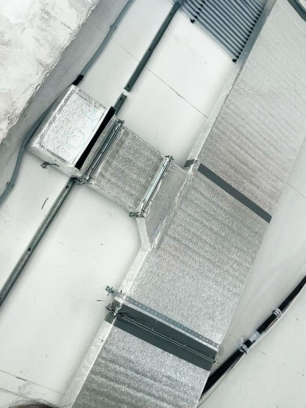 Разводка воздуховодов с&nbsp;изоляцией в&nbsp;клинике, Алматы