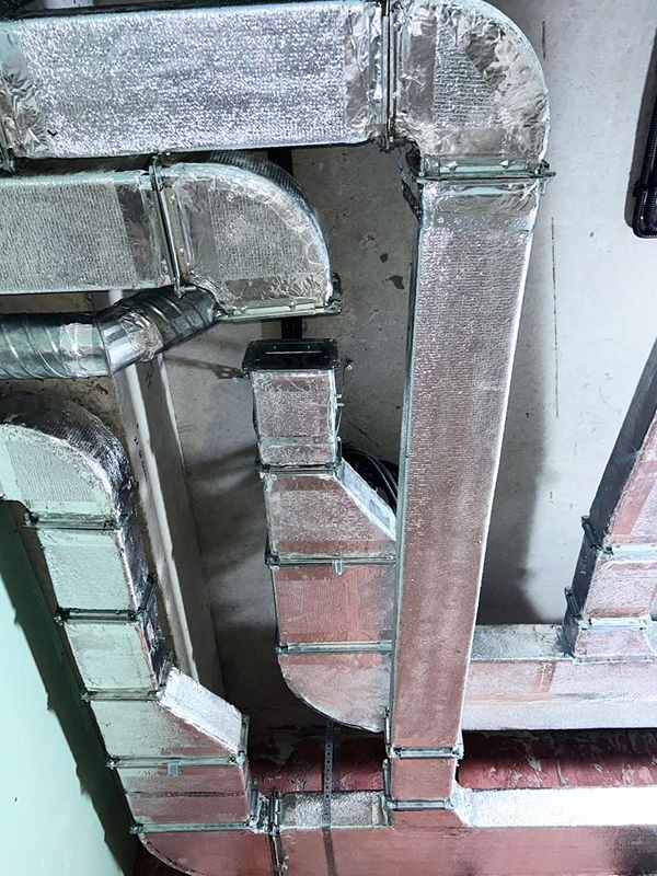 Вертикальные воздуховоды с&nbsp;изоляцией в&nbsp;офисе, Алматы