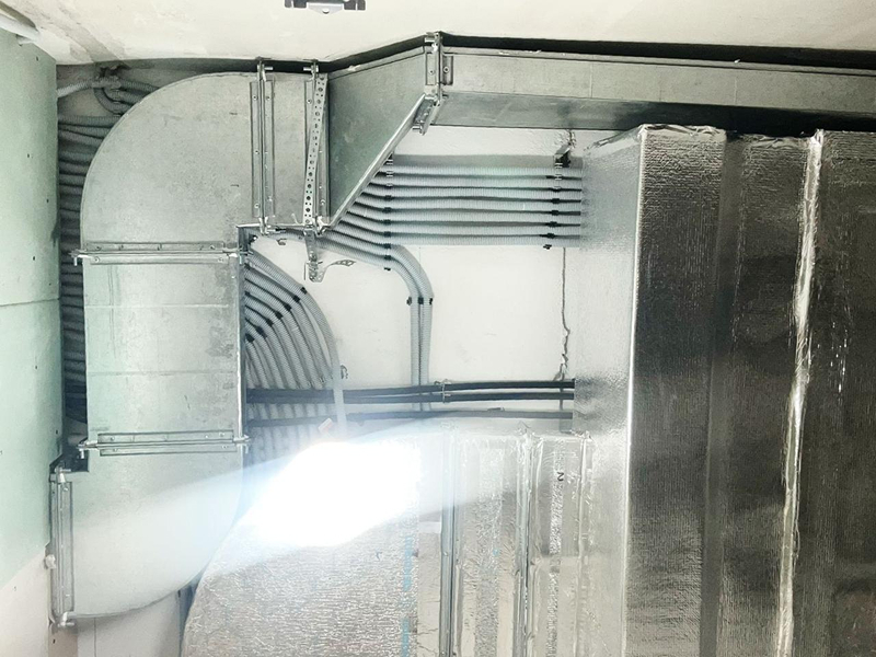 Разводка воздуховодов с&nbsp;изоляцией в&nbsp;ресторане, Алматы