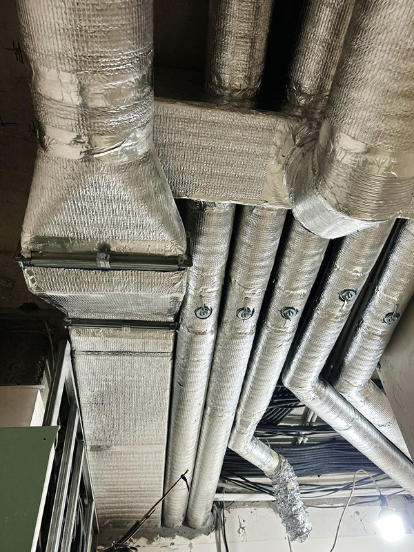 Изолированные отводы воздуховодов на&nbsp;складе, Алматы