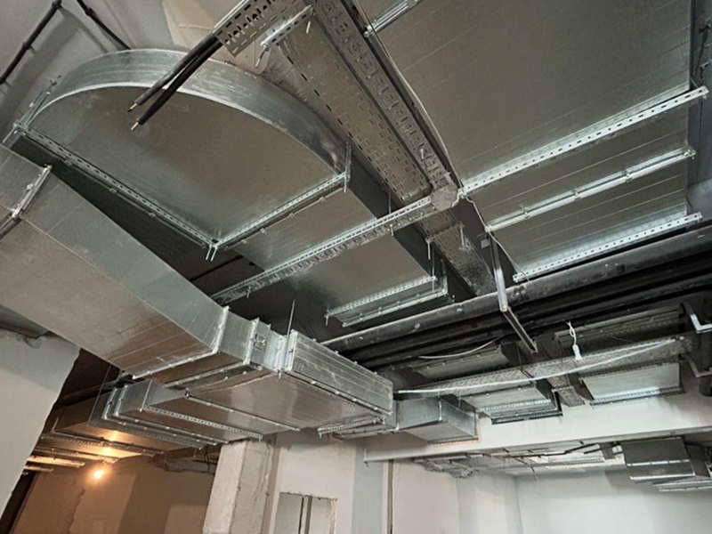 Разводка воздуховодов с&nbsp;отводами на&nbsp;производстве, Алматы