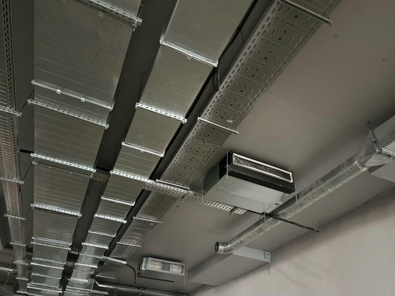 Воздуховоды и&nbsp;канальный кондиционер на&nbsp;производстве, Алматы