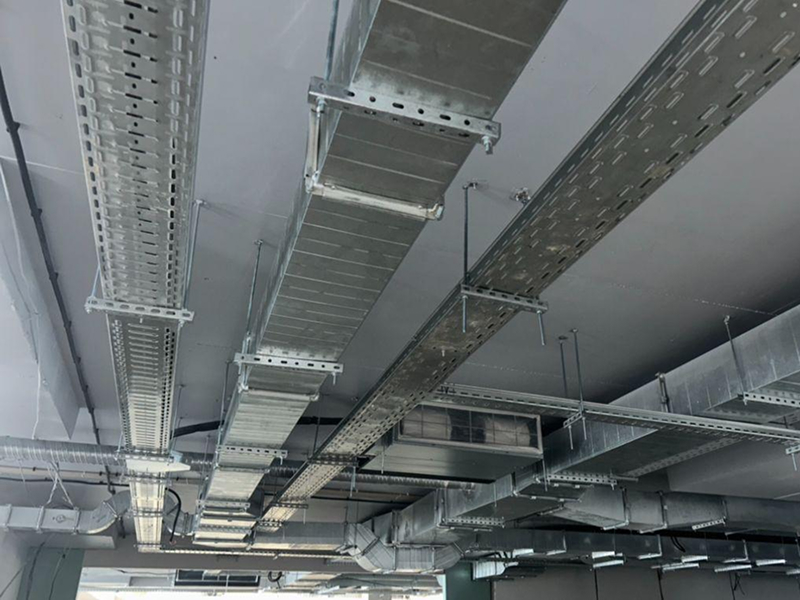 Кабельные лотки и&nbsp;воздуховоды, черновая отделка ТРЦ, Алматы