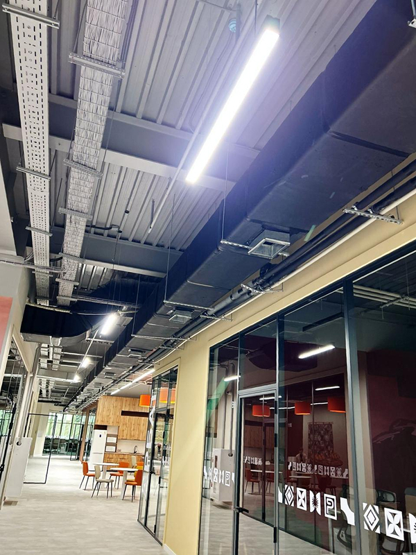 Воздуховоды в&nbsp;галерее с&nbsp;витринами ТРЦ, Алматы